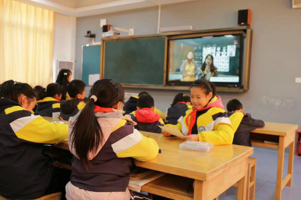 金輝集團(tuán)愛(ài)心助學(xué)